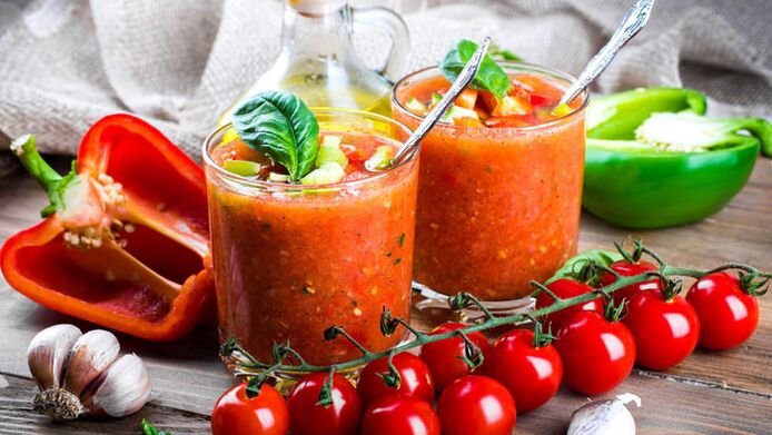 En Detox Smoothie mat Kiischten Tomaten a Paprika fir d'Gewiichtsverloscht ze stimuléieren an ze förderen