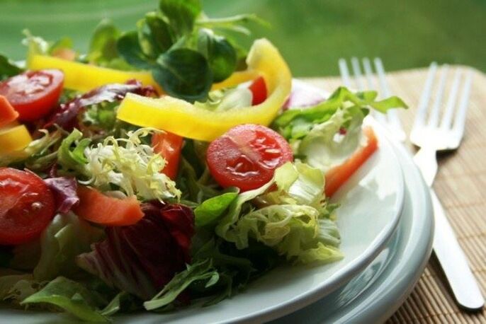 Geméis Salat fir Gewiichtsverloscht op adäquate Ernährung